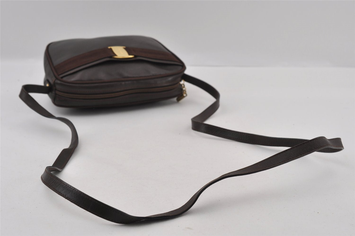 Authentic Salvatore Ferragamo Vara Shoulder Cross Body Bag Leather Brown 2372I