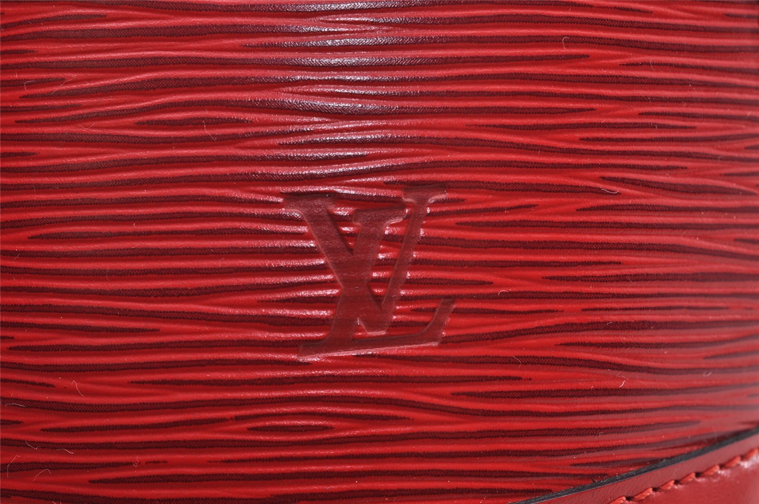 Authentic Louis Vuitton Epi Cluny Shoulder Bag Purse Red M52257 LV 2374I