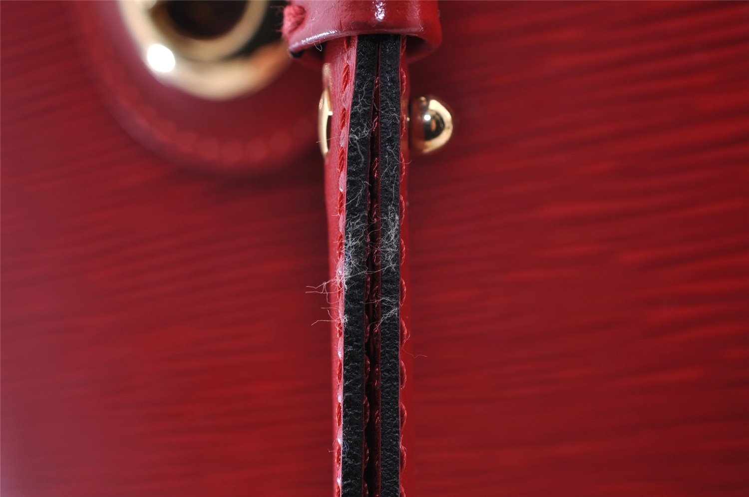 Authentic Louis Vuitton Epi Cluny Shoulder Bag Purse Red M52257 LV 2374I