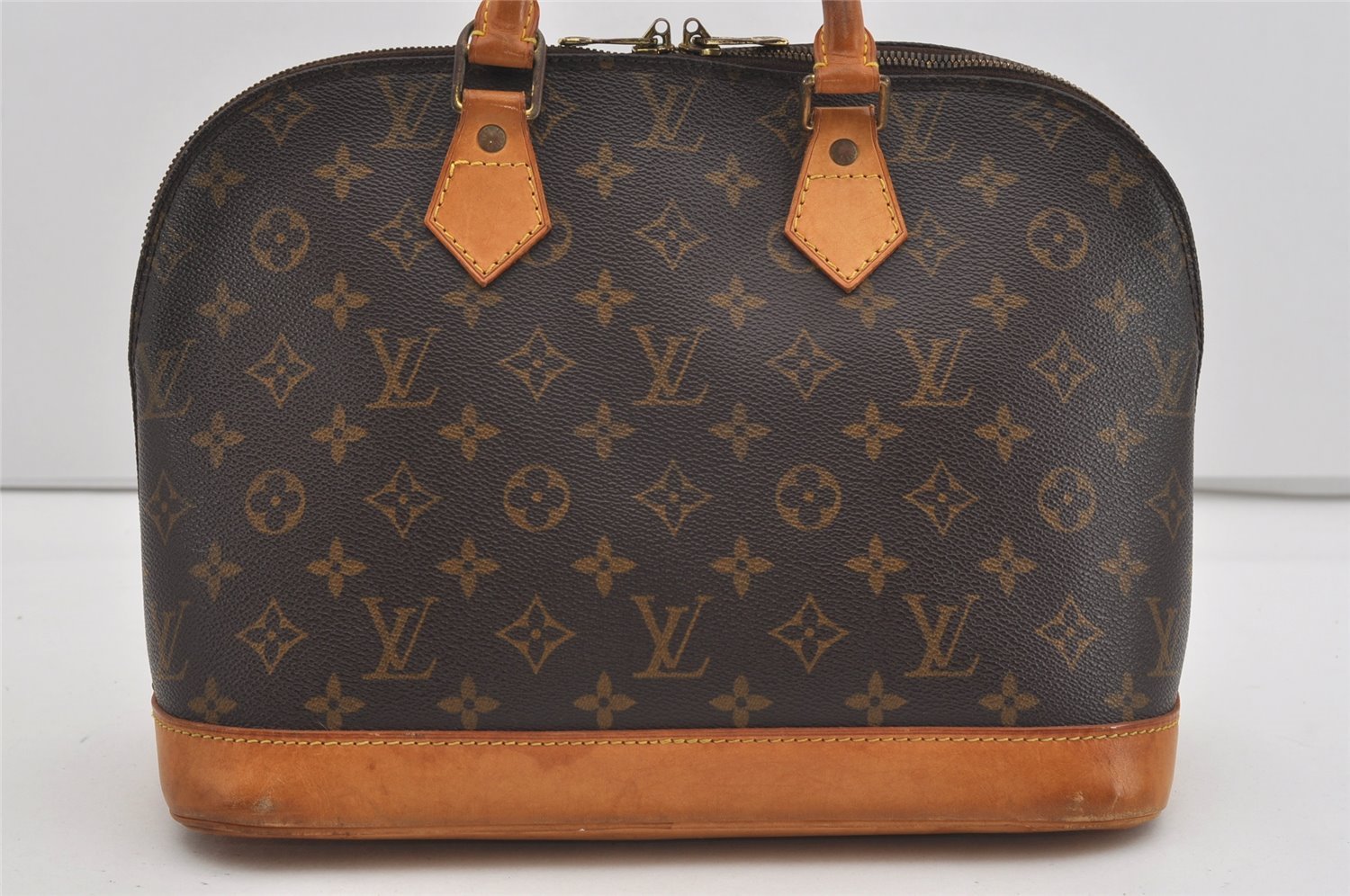 Authentic Louis Vuitton Monogram Alma Hand Bag Purse M51130 LV 2476I