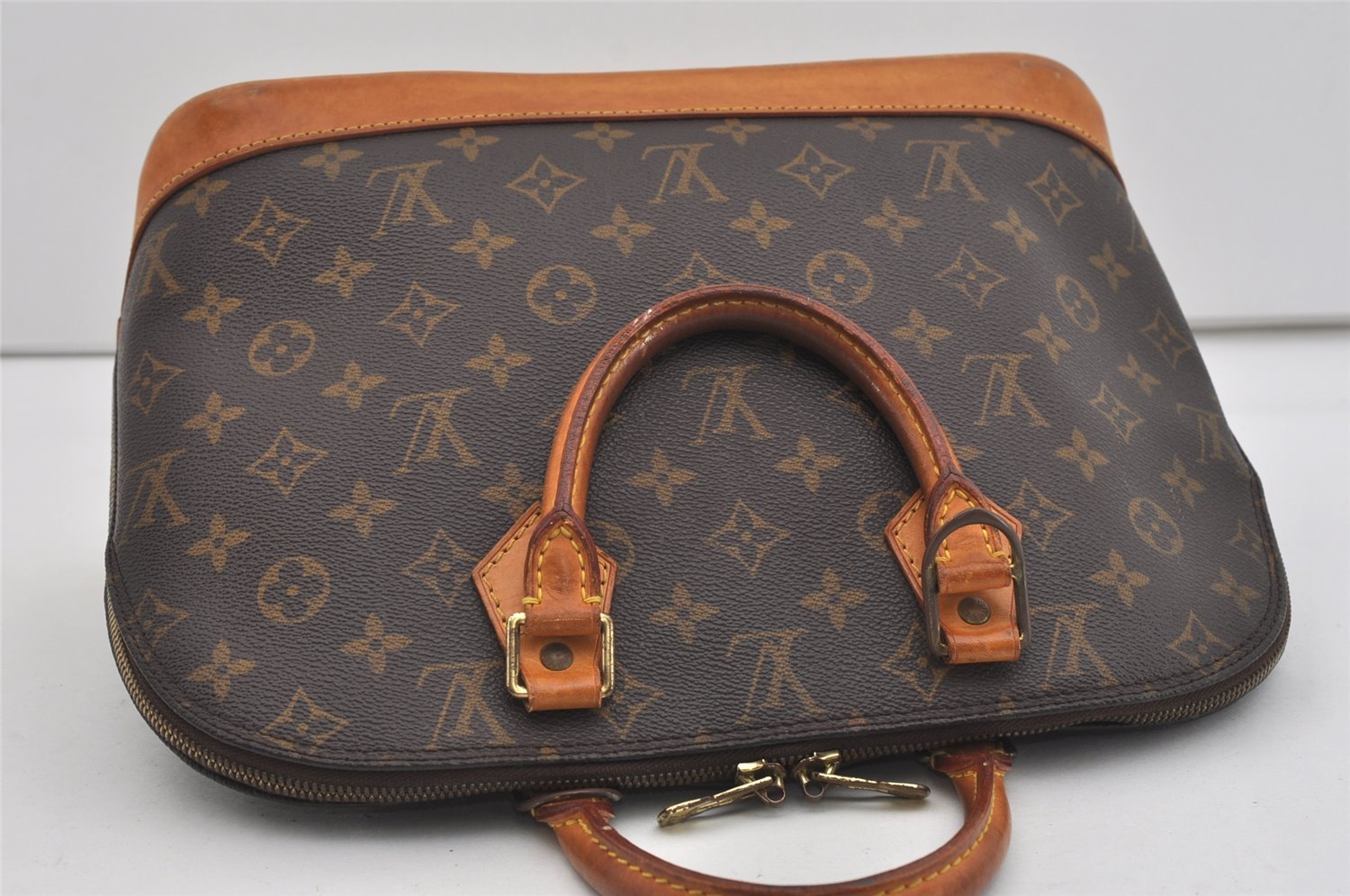 Authentic Louis Vuitton Monogram Alma Hand Bag Purse M51130 LV 2476I