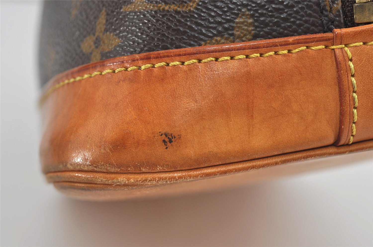 Authentic Louis Vuitton Monogram Alma Hand Bag Purse M51130 LV 2476I