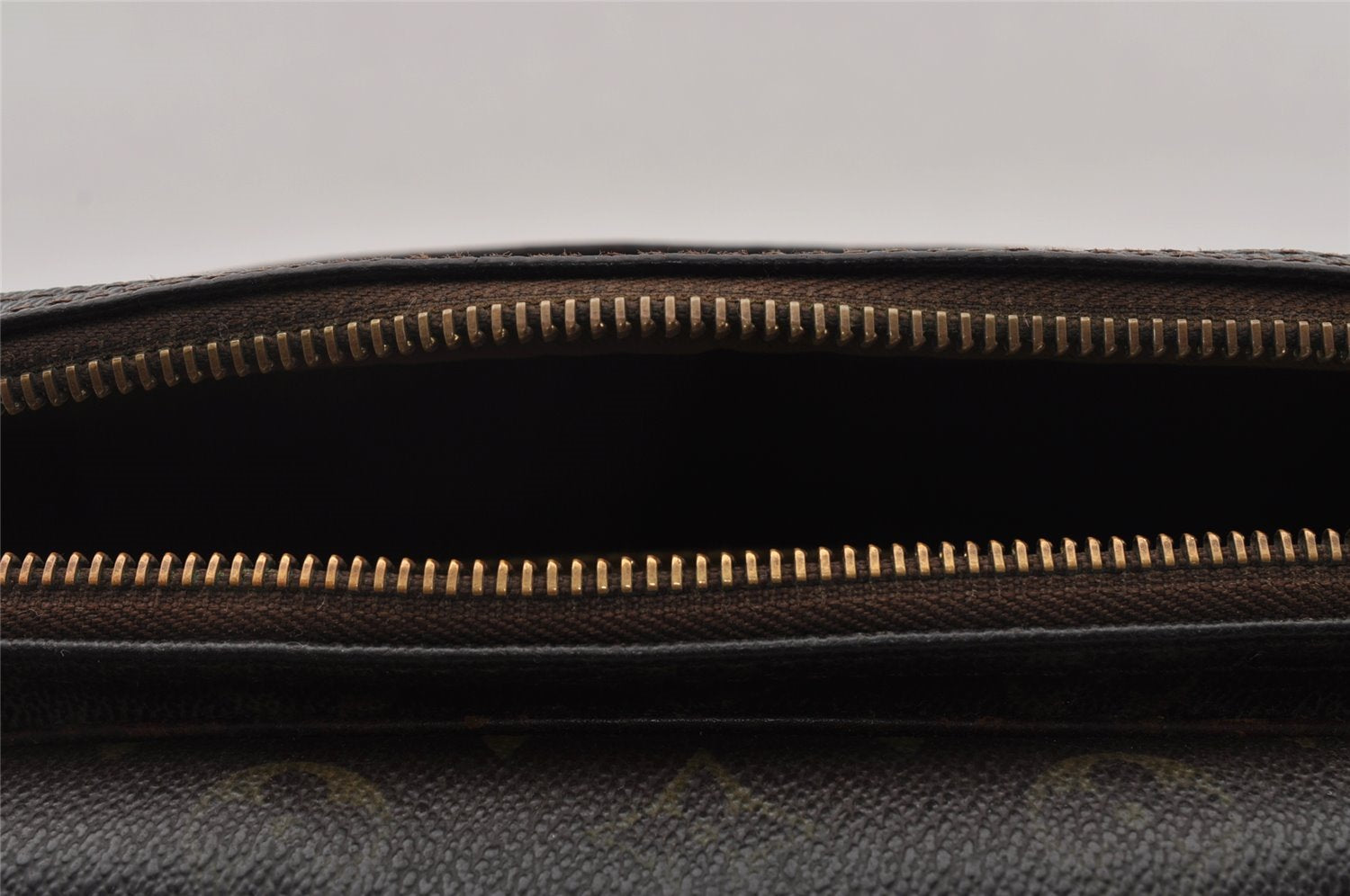 Authentic Louis Vuitton Monogram Reporter PM Shoulder Cross Bag M45254 LV 2484I