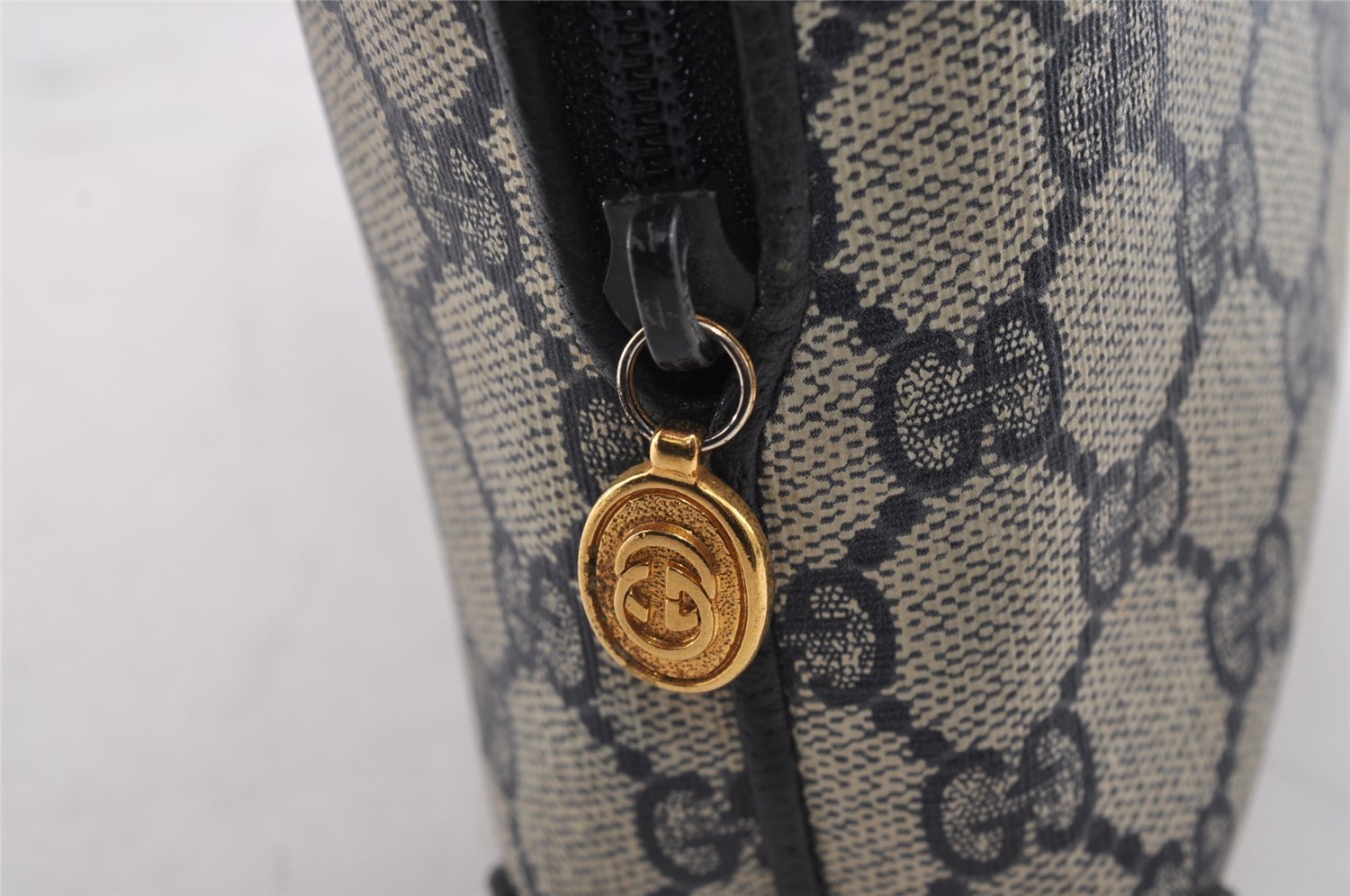 Authentic GUCCI Shoulder Cross Body Bag GG PVC Leather Navy Blue Junk 2488I