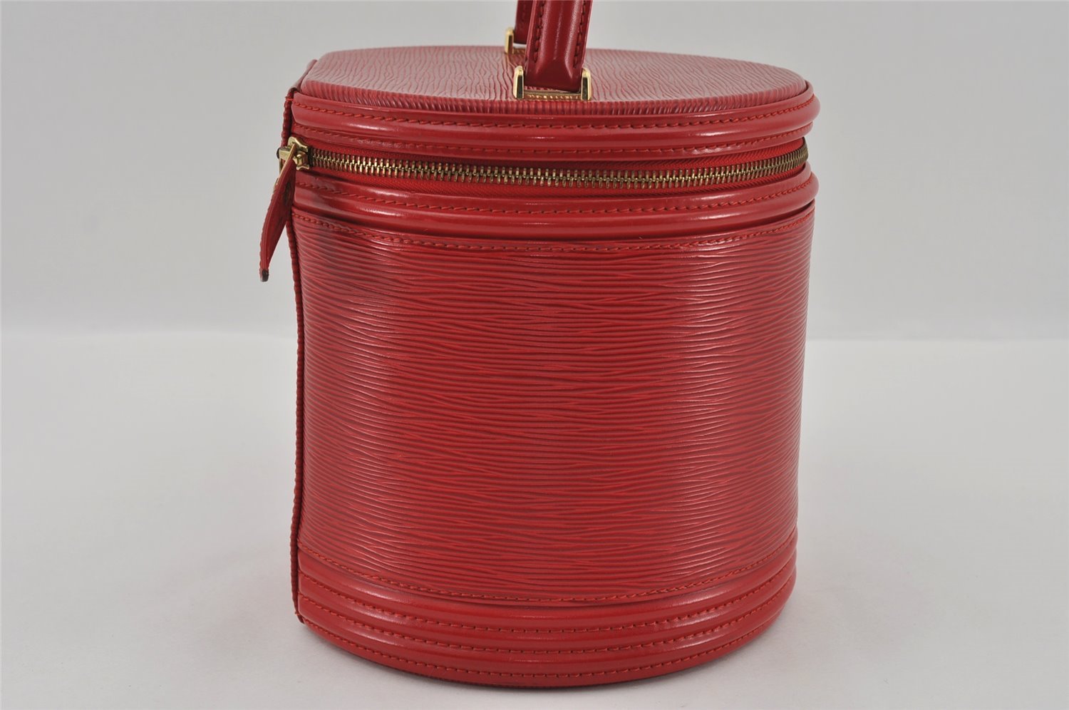 Authentic Louis Vuitton Epi Cannes Red Cosmetic Hand Bag Purse M48037 LV 2504I