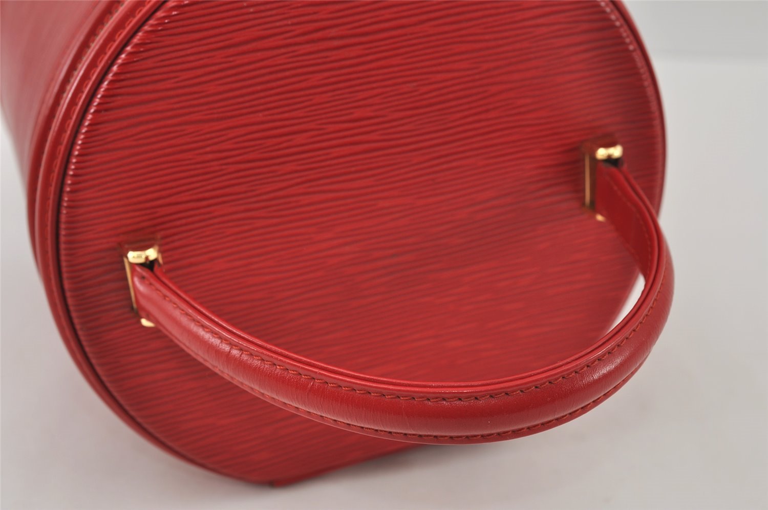 Authentic Louis Vuitton Epi Cannes Red Cosmetic Hand Bag Purse M48037 LV 2504I