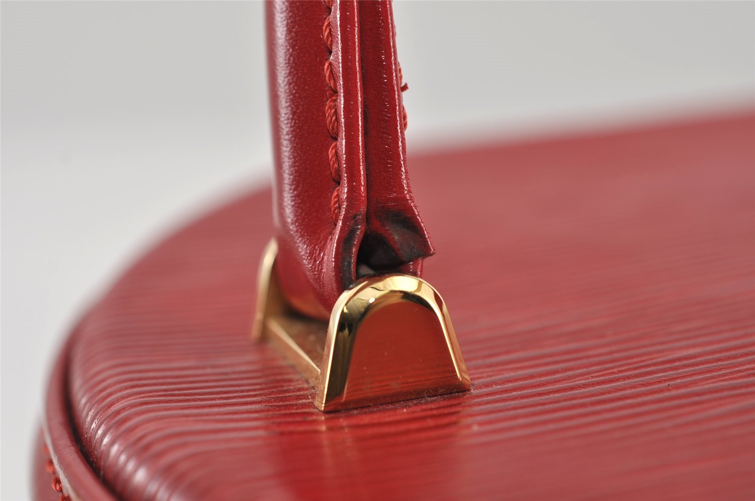 Authentic Louis Vuitton Epi Cannes Red Cosmetic Hand Bag Purse M48037 LV 2504I