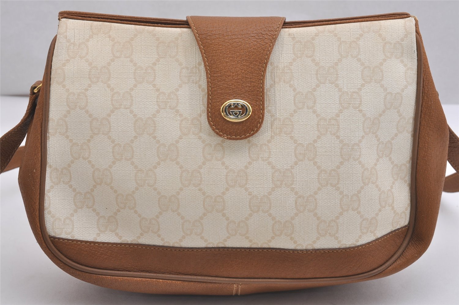 Authentic GUCCI Shoulder Cross Body Bag Purse GG PVC Leather White Junk 2510I