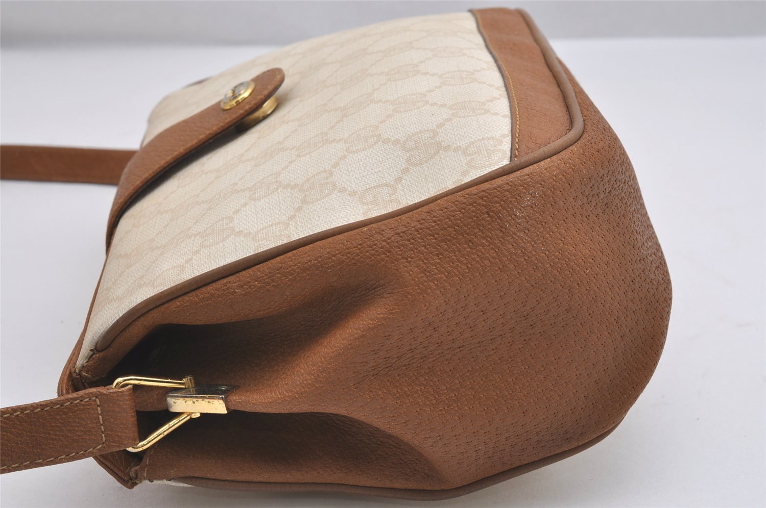 Authentic GUCCI Shoulder Cross Body Bag Purse GG PVC Leather White Junk 2510I