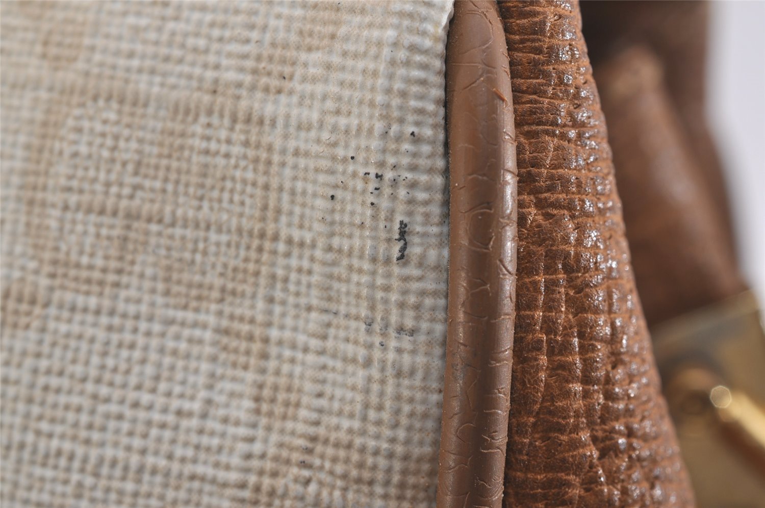 Authentic GUCCI Shoulder Cross Body Bag Purse GG PVC Leather White Junk 2510I