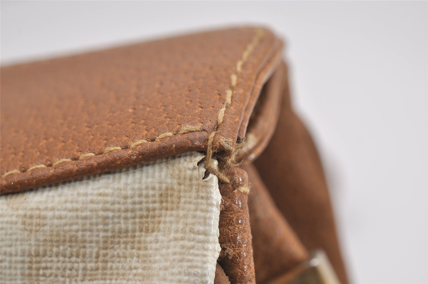 Authentic GUCCI Shoulder Cross Body Bag Purse GG PVC Leather White Junk 2510I