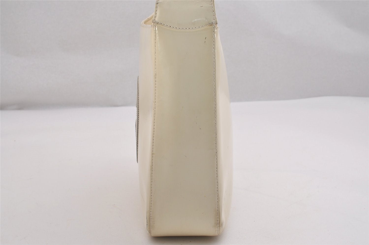 Authentic GUCCI Interlocking G Vintage Shoulder Bag Enamel White Junk 2521I