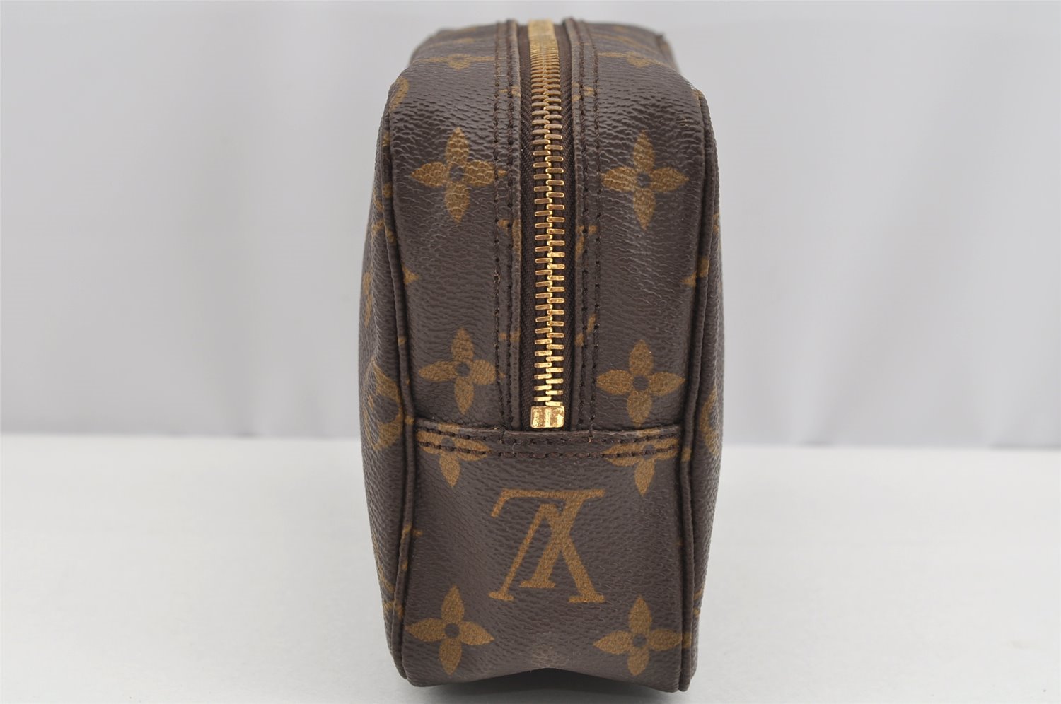 Authentic Louis Vuitton Monogram Trousse Toilette 18 Clutch Bag M47526 LV 2560I