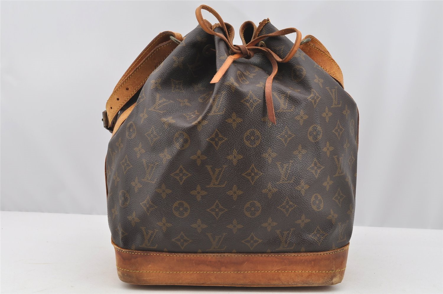 Authentic Louis Vuitton Monogram Noe Shoulder Drawstring Bag M42224 LV 2578I