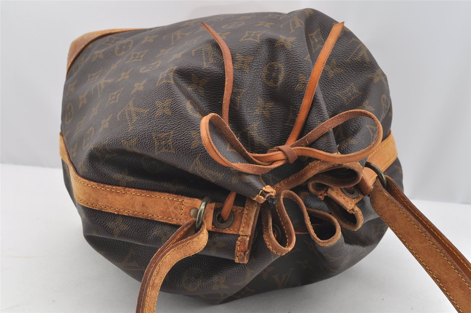 Authentic Louis Vuitton Monogram Noe Shoulder Drawstring Bag M42224 LV 2578I
