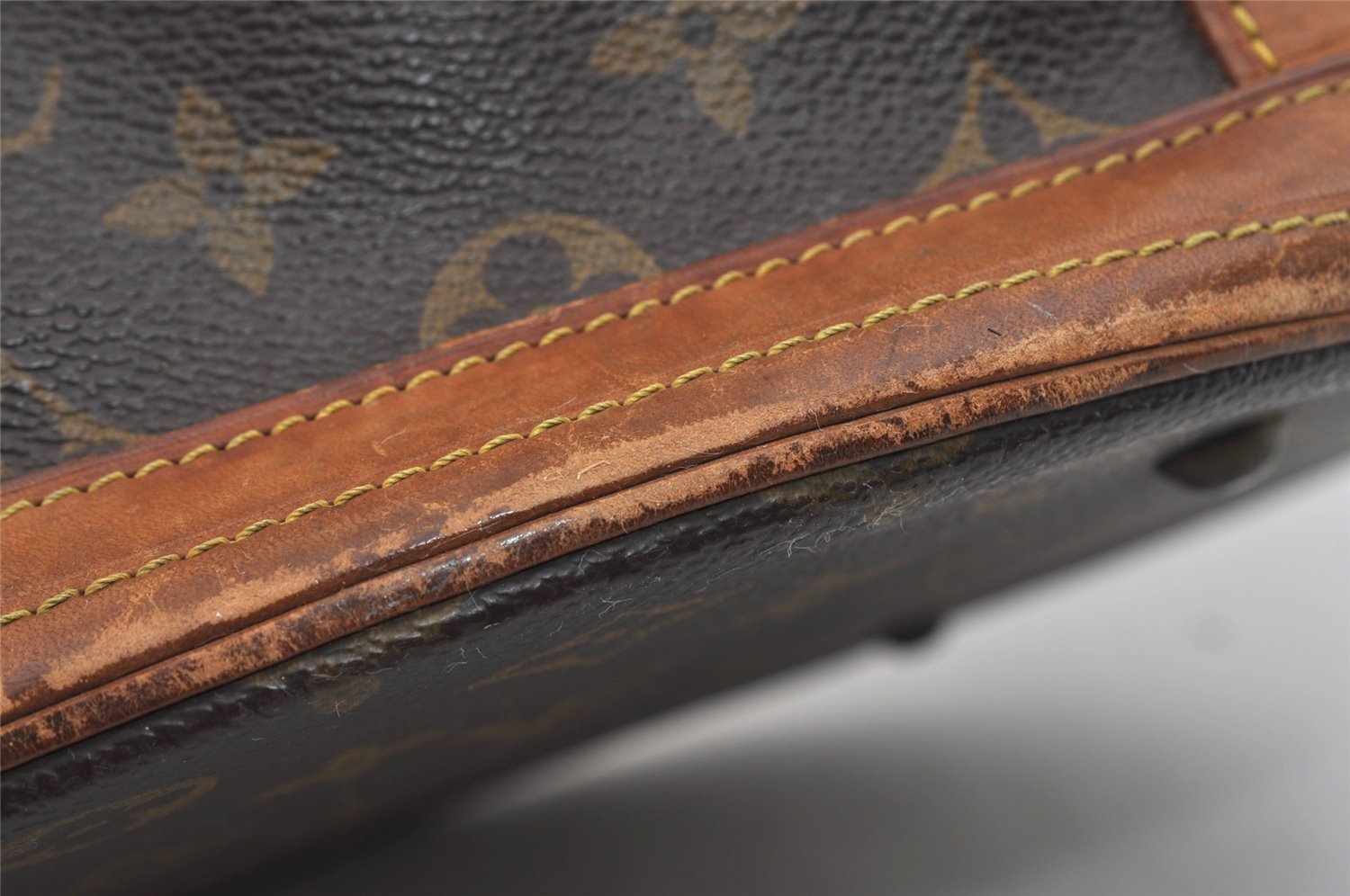 Authentic Louis Vuitton Monogram Bucket GM Shoulder Tote Bag Old Model LV 2580I