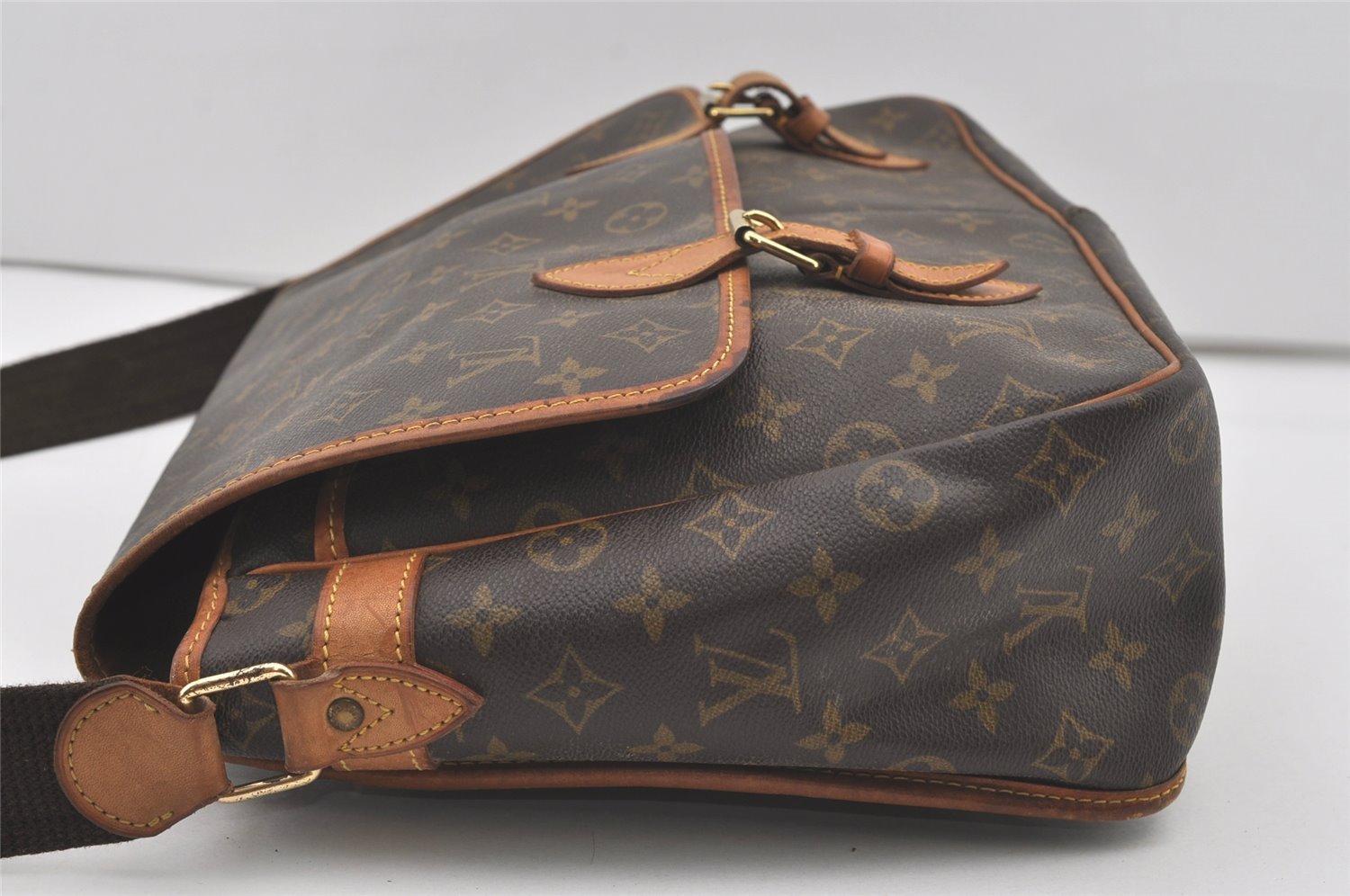 Authentic Louis Vuitton Monogram Gibeciere GM Shoulder Cross Bag M42246 LV 2589I