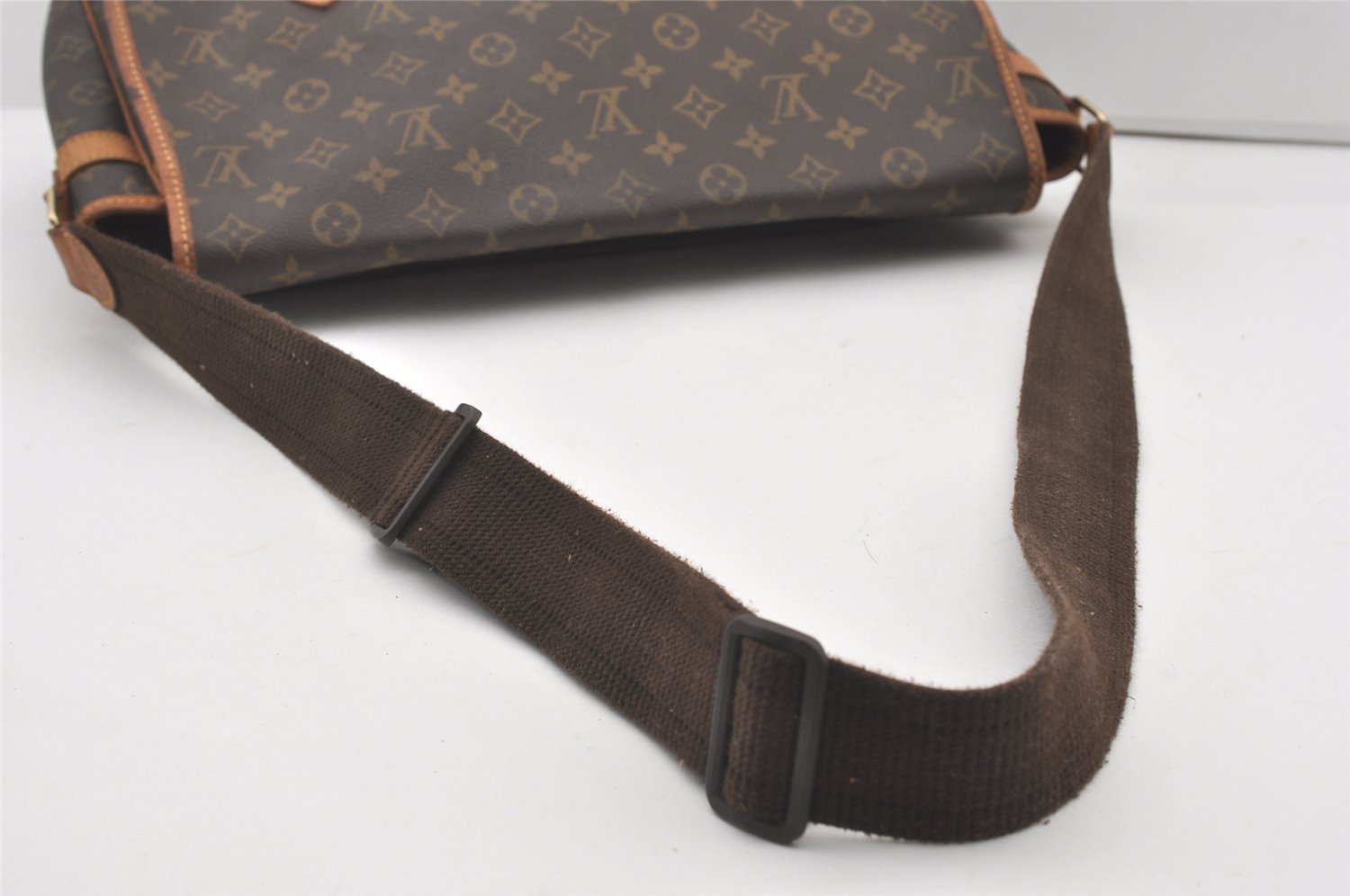 Authentic Louis Vuitton Monogram Gibeciere GM Shoulder Cross Bag M42246 LV 2589I