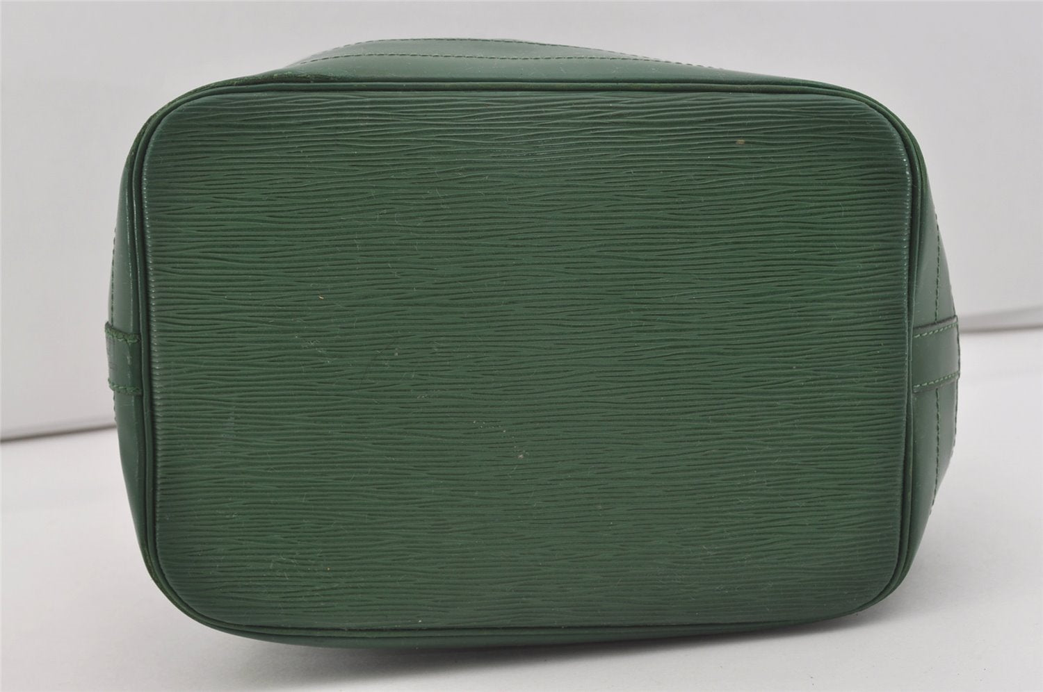 Authentic Louis Vuitton Epi Noe Shoulder Drawstring Bag Green M44004 LV 2591I