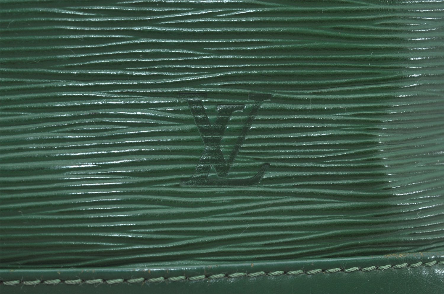 Authentic Louis Vuitton Epi Noe Shoulder Drawstring Bag Green M44004 LV 2591I