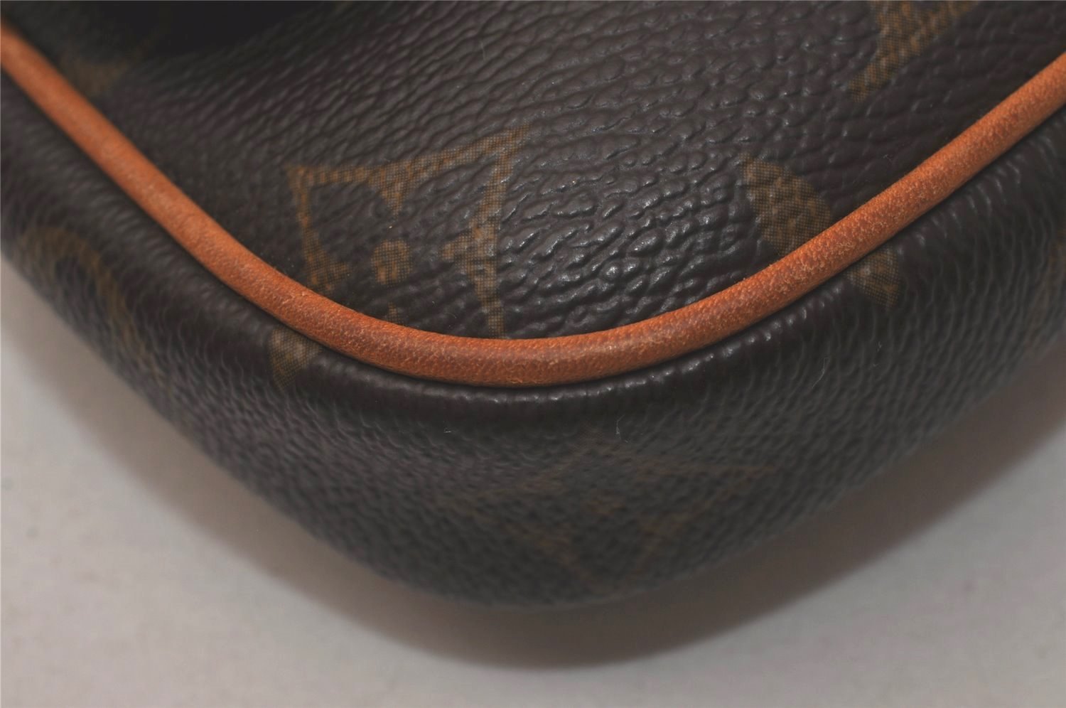 Authentic Louis Vuitton Monogram Pochette Cancun Shoulder Pouch M60018 LV 2594I