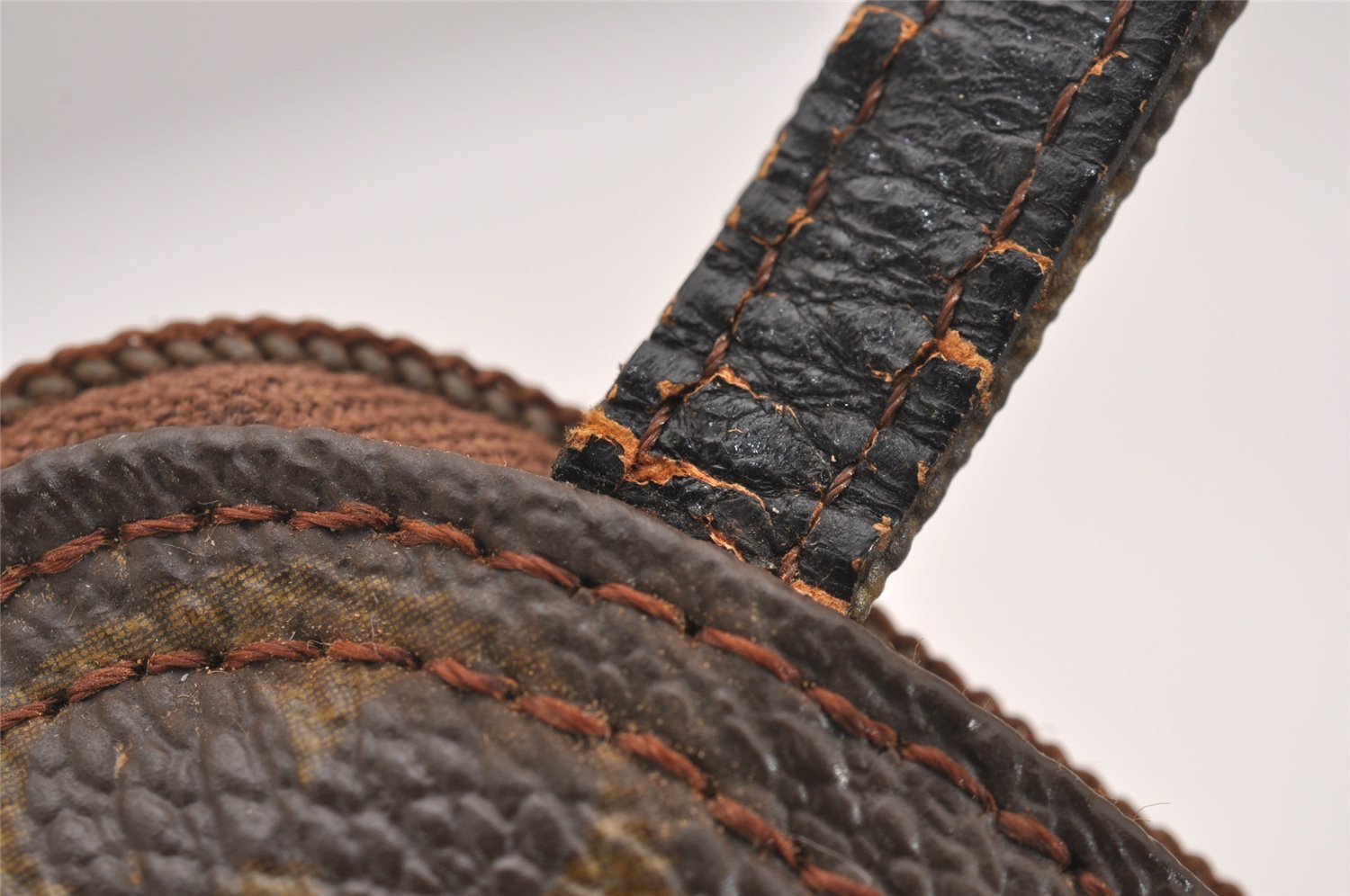 Auth Louis Vuitton Monogram Pochette Secret Shoulder Bag Pouch Old Model 2602I