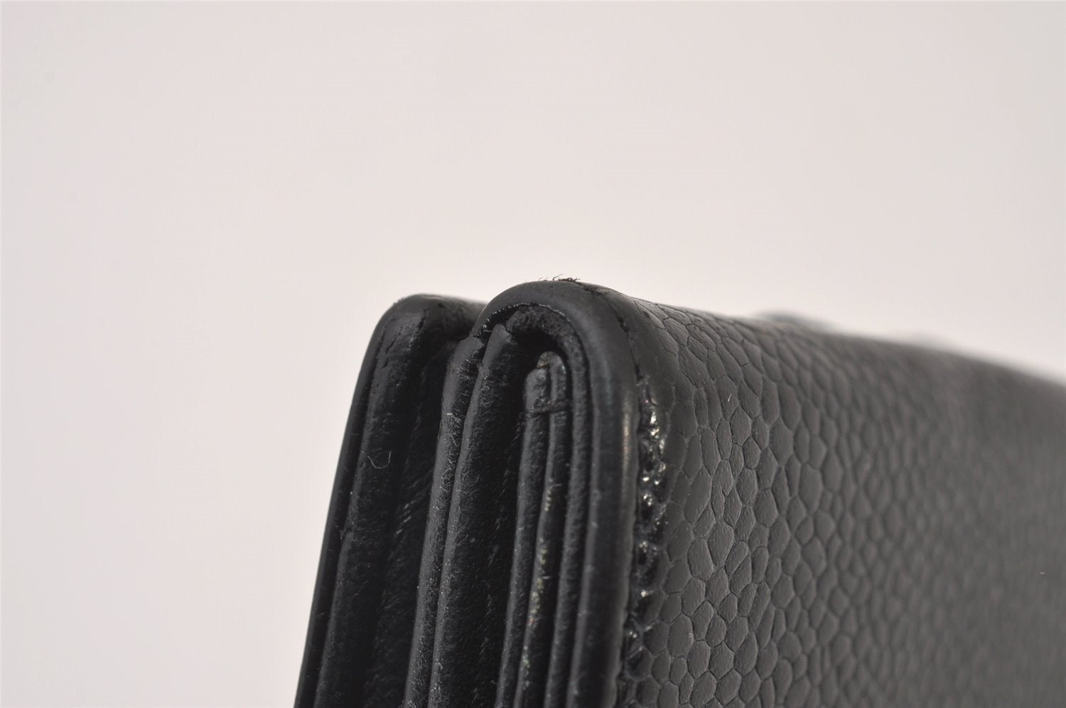 Authentic CHANEL Vintage Caviar Skin CoCo Mark Bifold Wallet Purse Black 2608I