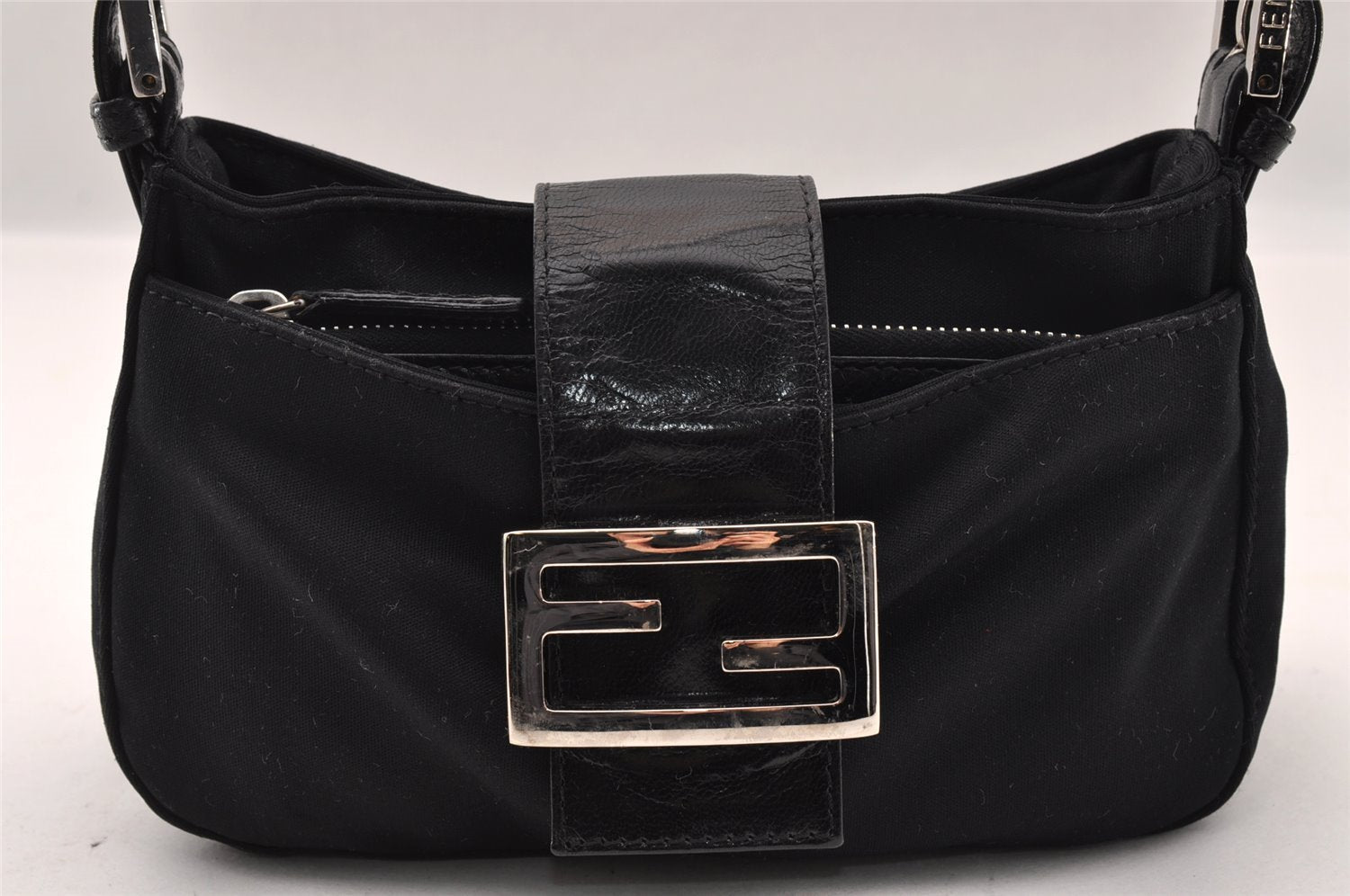 Authentic FENDI Vintage Shoulder Hand Bag Purse Jersey Leather Black 2645I
