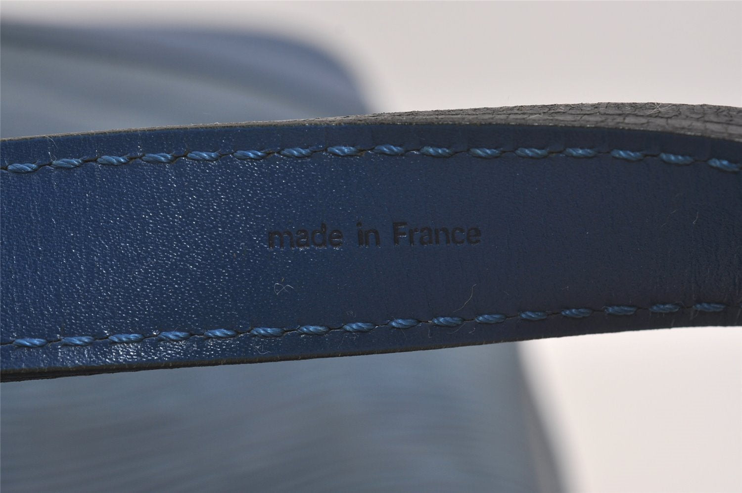 Authentic Louis Vuitton Epi Noe Shoulder Drawstring Bag Blue M44005 LV 2650I