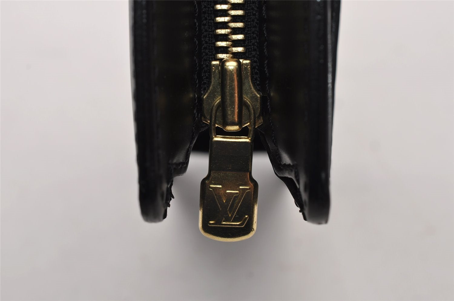 Authentic Louis Vuitton Epi Pochette Homme Clutch Hand Bag Black M52522 LV 2655I