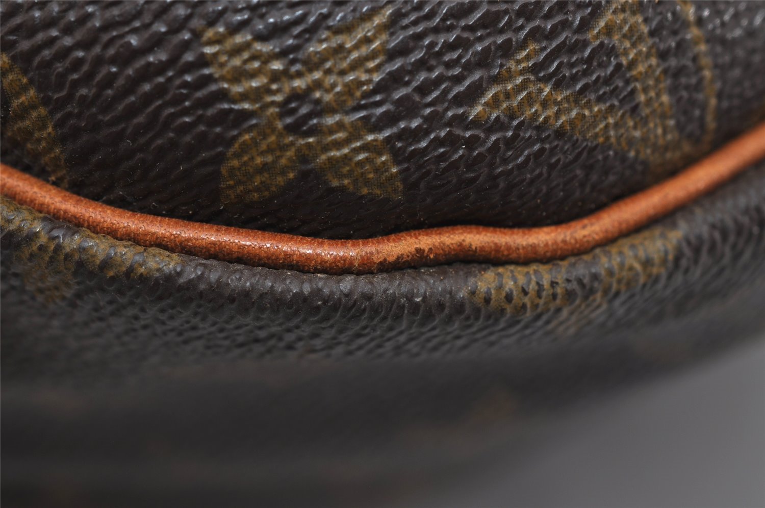 Authentic Louis Vuitton Monogram Saumur 43 Shoulder Cross Bag M42252 LV 2666I