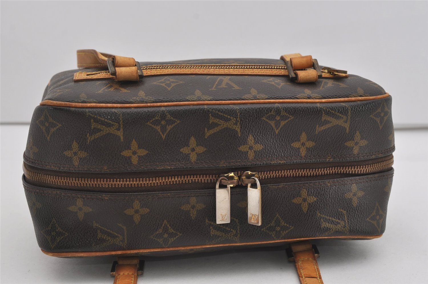 Authentic Louis Vuitton Monogram Cite MM Shoulder Bag M51182 LV 2681I