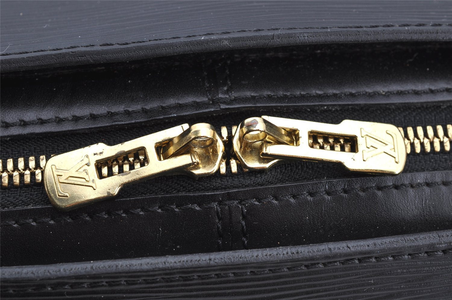 Authentic Louis Vuitton Epi Solferino 45 Shoulder Bag Black M42862 LV 2684I