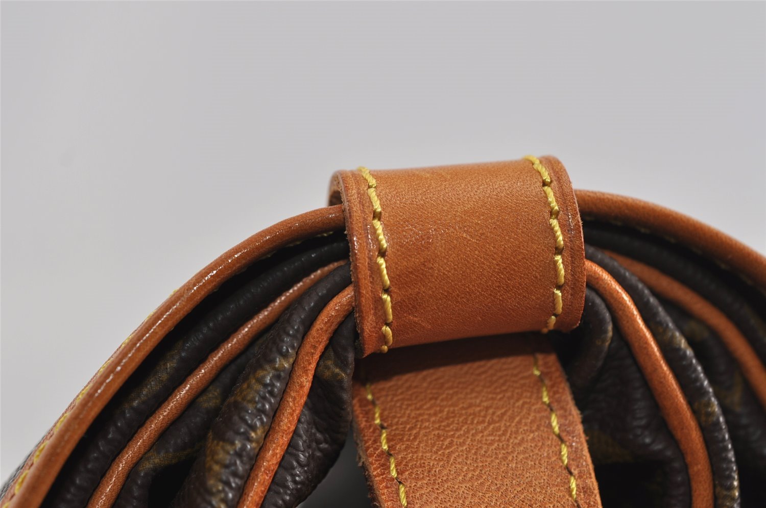 Authentic Louis Vuitton Monogram Saumur 35 Shoulder Cross Bag M42254 LV 2693I