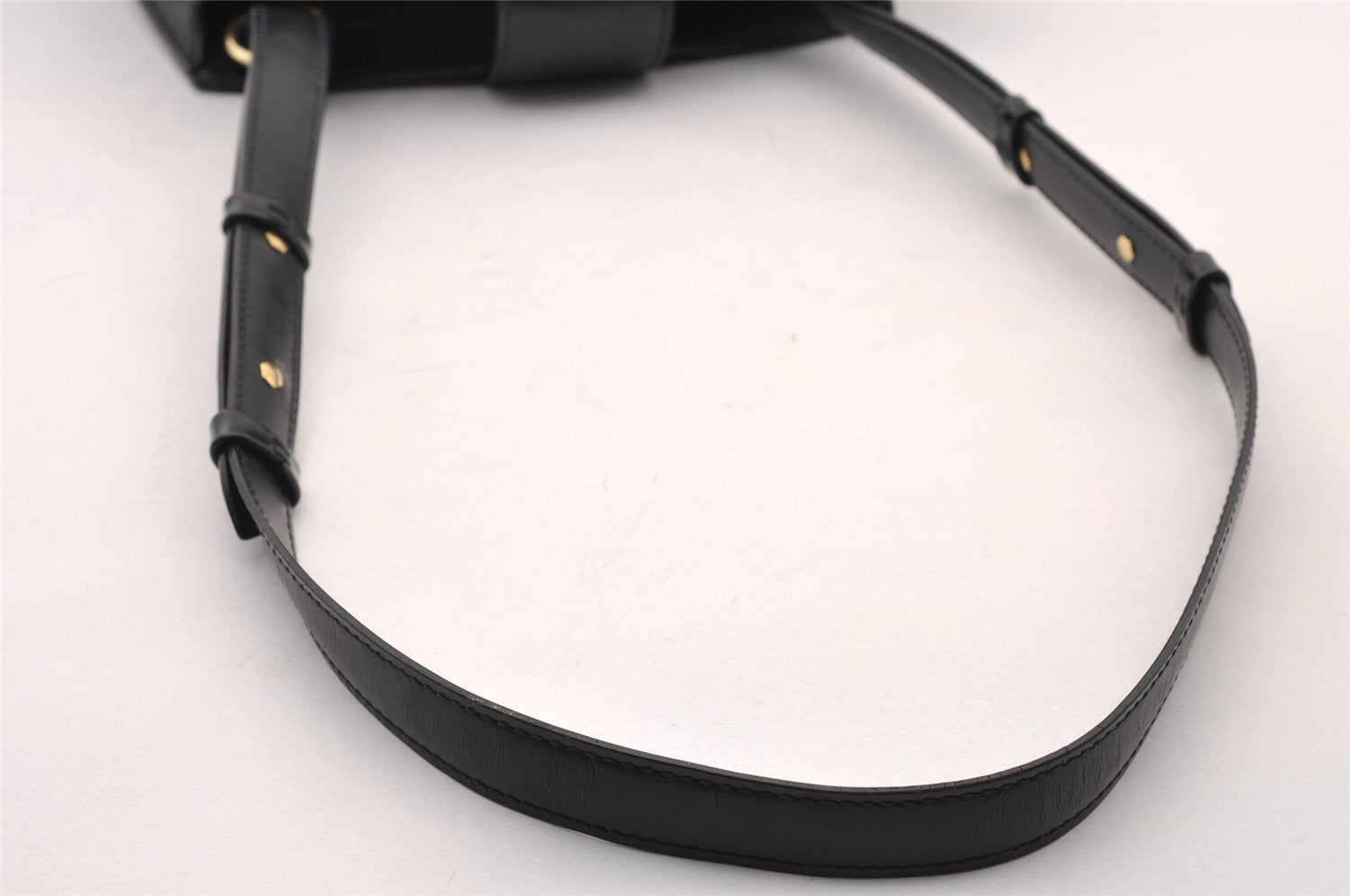 Authentic Louis Vuitton Epi Cluny Shoulder Bag Purse Black M52252 LV 2705I