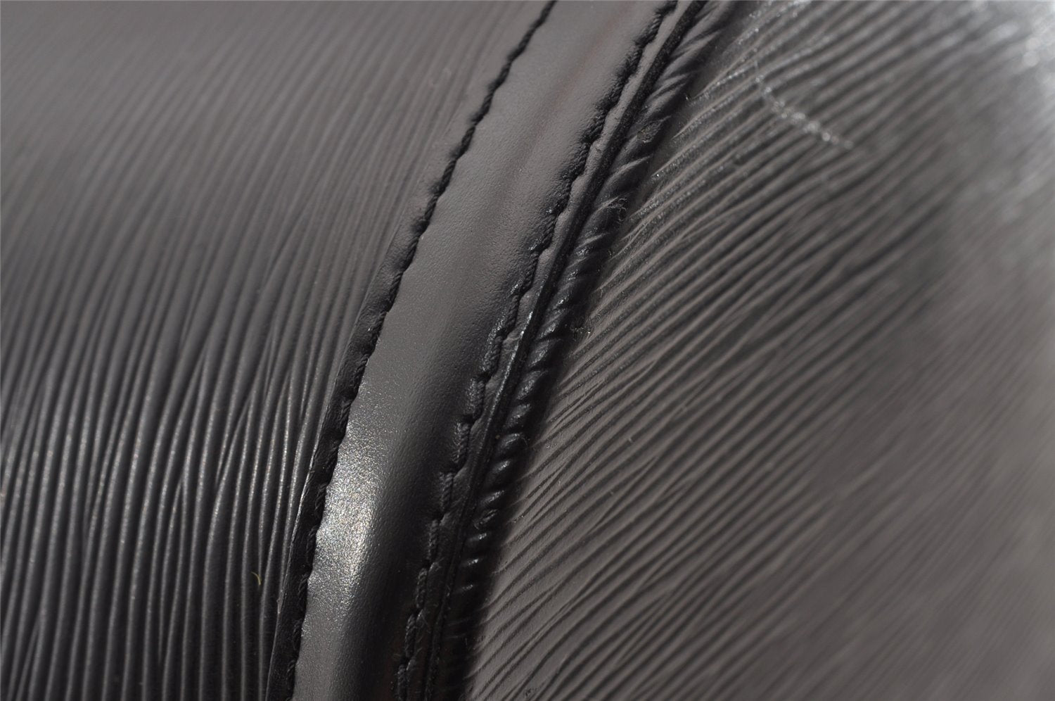 Authentic Louis Vuitton Epi Cluny Shoulder Bag Purse Black M52252 LV 2705I