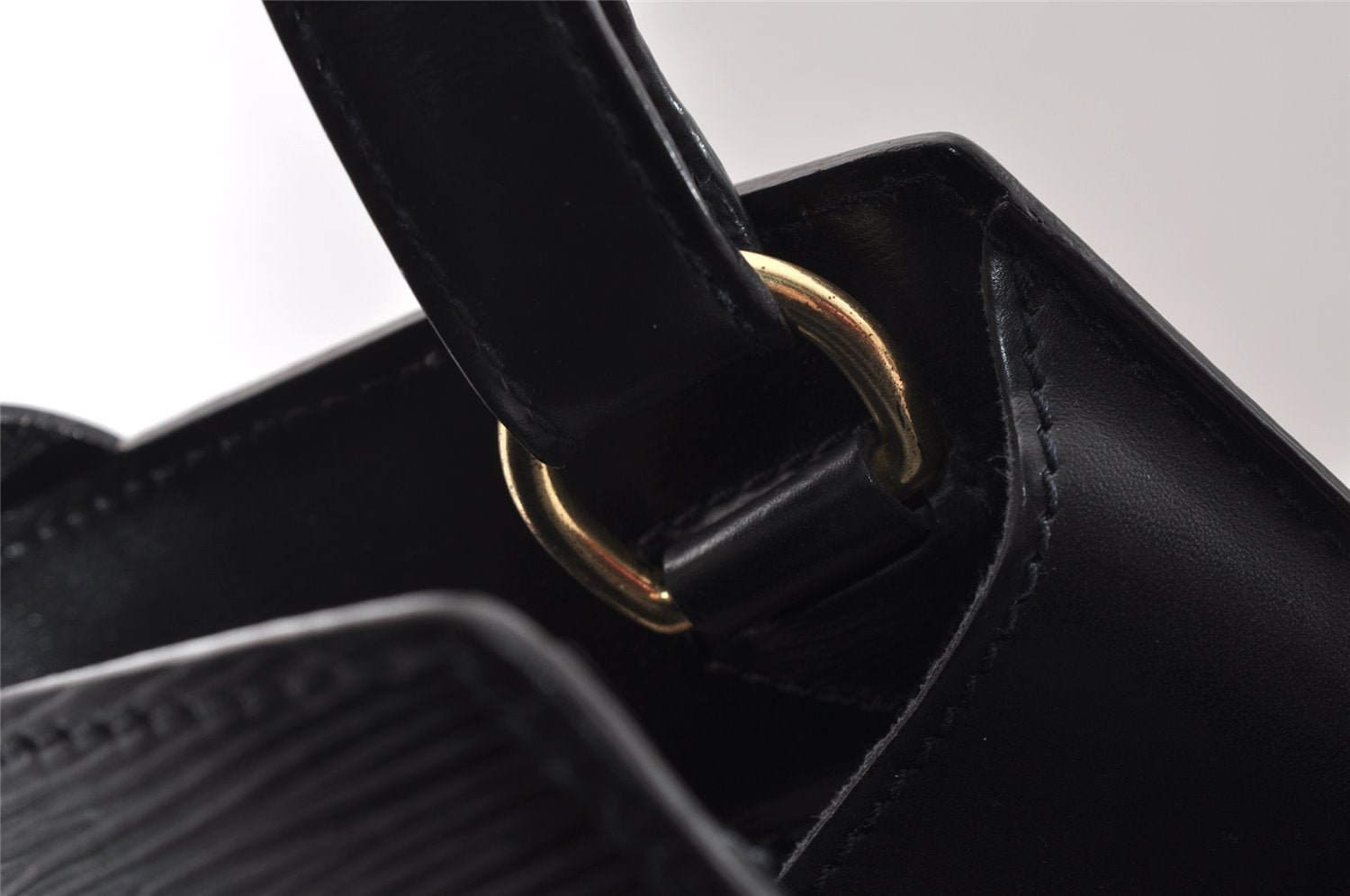 Authentic Louis Vuitton Epi Cluny Shoulder Bag Purse Black M52252 LV 2705I