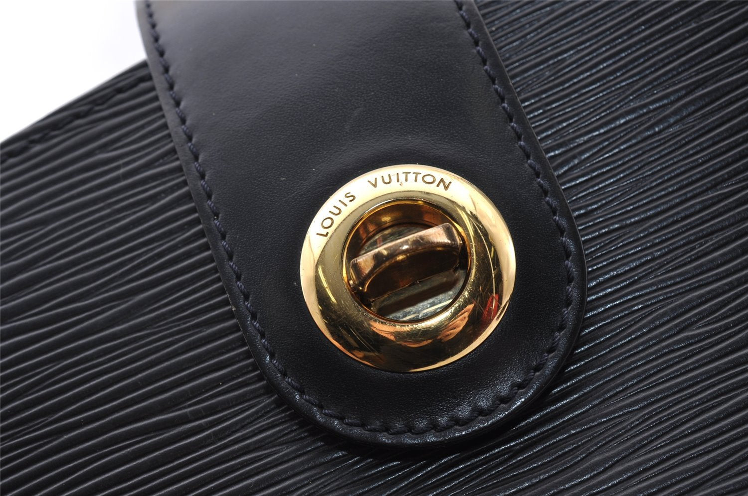 Authentic Louis Vuitton Epi Cluny Shoulder Bag Purse Black M52252 LV 2705I