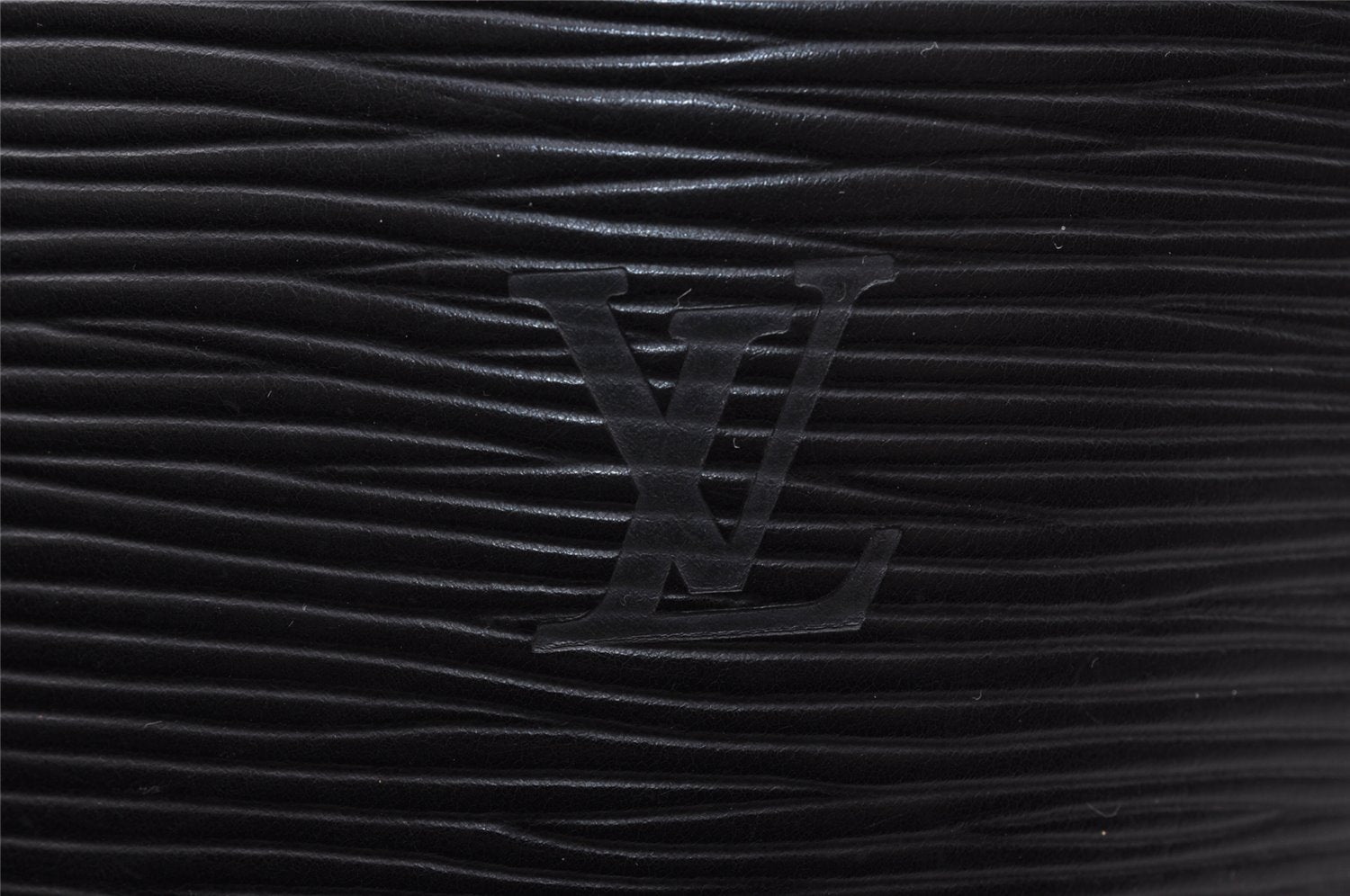 Authentic Louis Vuitton Epi Cluny Shoulder Bag Purse Black M52252 LV 2705I