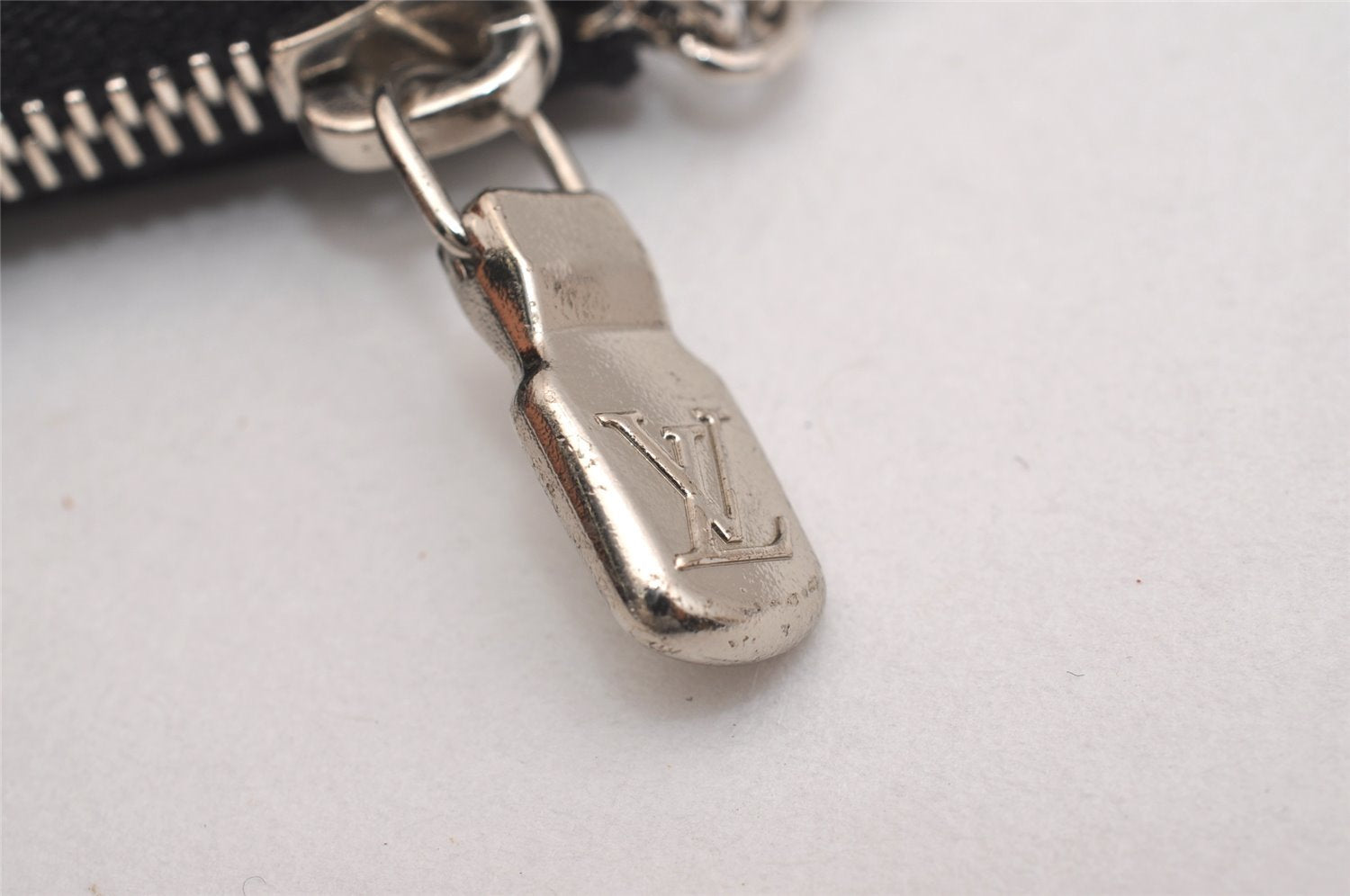 Authentic Louis Vuitton Damier Graphite Pochette Cles Coin Case N60155 Box 2722I