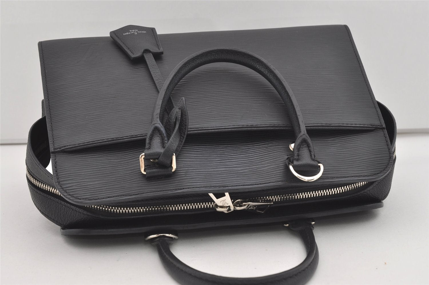 Authentic Louis Vuitton Epi Vaneau MM 2Way Shoulder Hand Bag M51238 Black 2770I