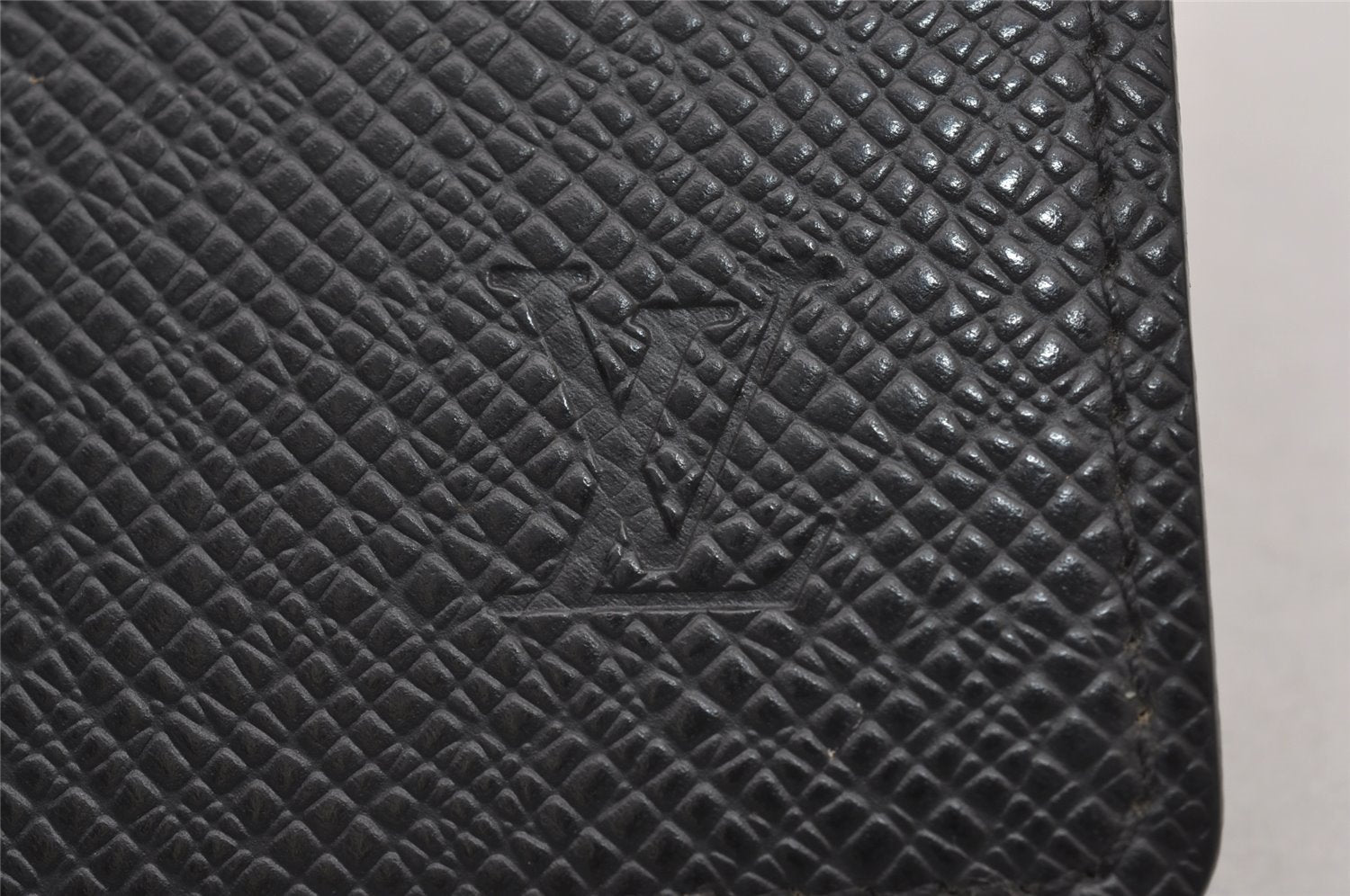 Auth Louis Vuitton Taiga Enveloppe Cartes de Visite Card Case M30922 Black 2773I