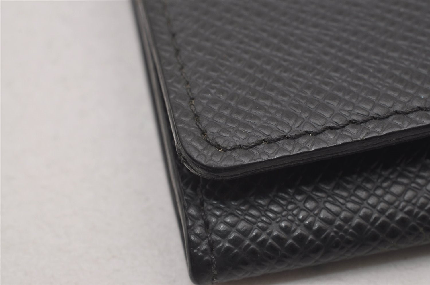Auth Louis Vuitton Taiga Enveloppe Cartes de Visite Card Case M30922 Black 2773I