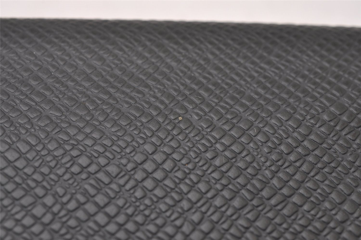 Auth Louis Vuitton Taiga Enveloppe Cartes de Visite Card Case M30922 Black 2773I