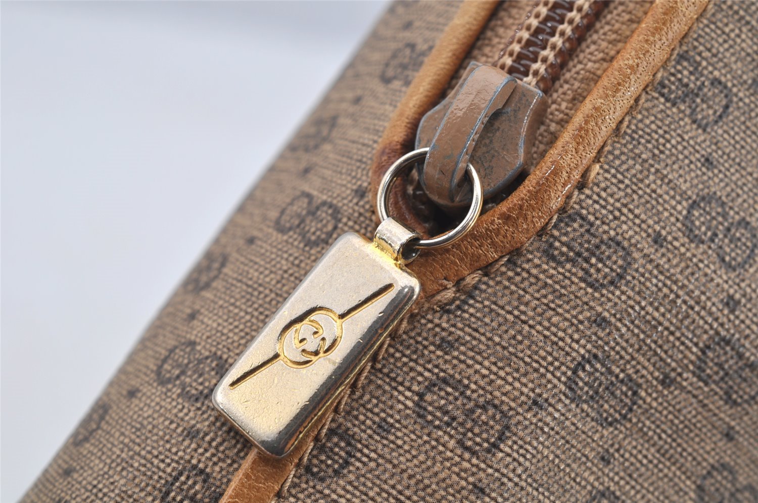 Authentic GUCCI Micro GG PVC Leather Shoulder Cross Body Bag Brown Junk 2782I