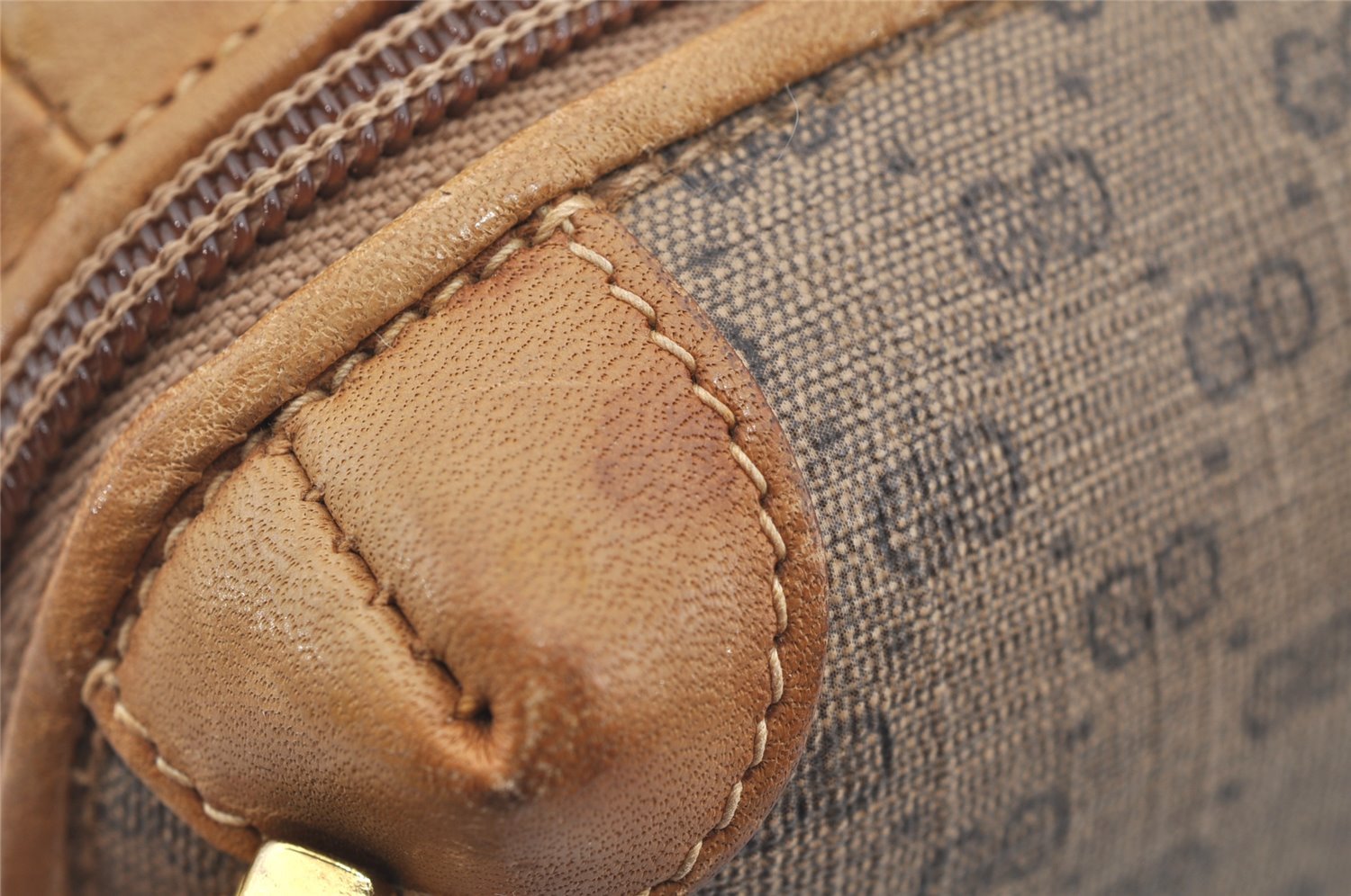 Authentic GUCCI Micro GG PVC Leather Shoulder Cross Body Bag Brown Junk 2782I