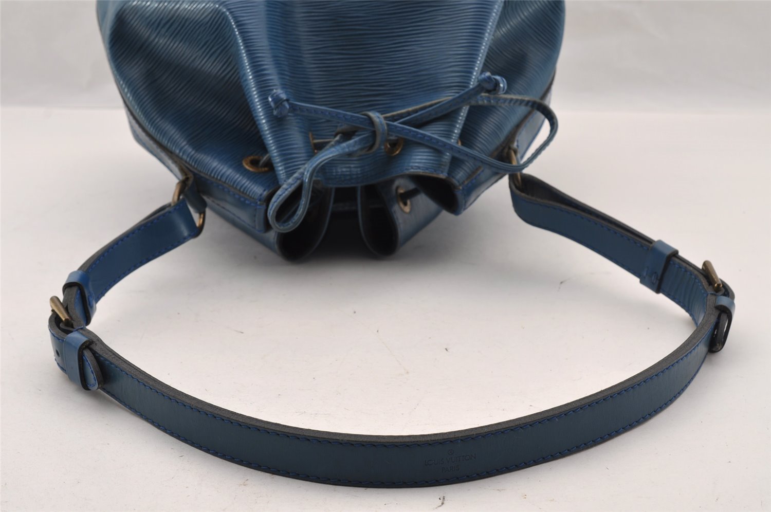 Authentic Louis Vuitton Epi Petit Noe Shoulder Drawstring Bag M44105 Blue 2796I
