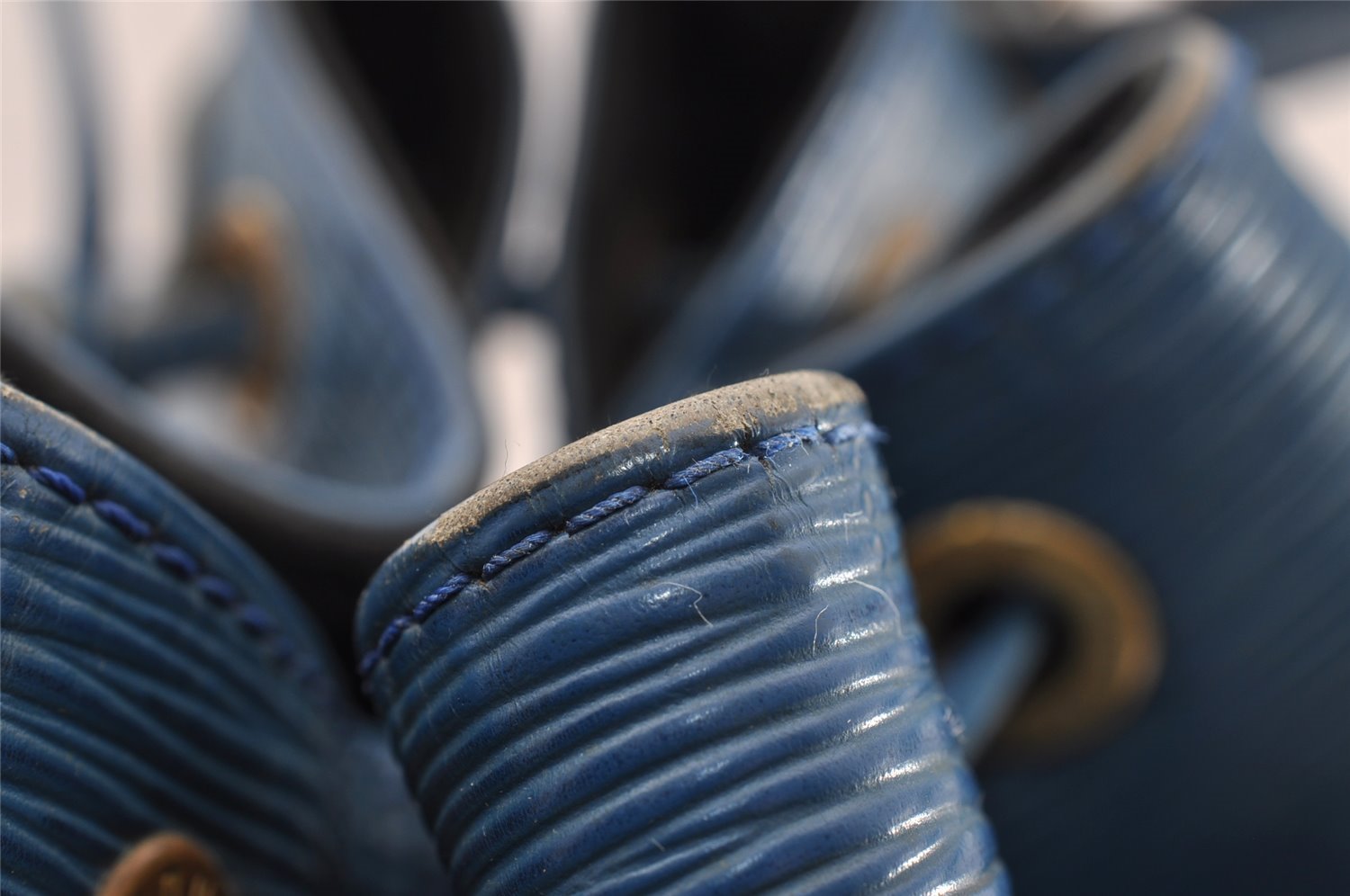 Authentic Louis Vuitton Epi Petit Noe Shoulder Drawstring Bag M44105 Blue 2796I