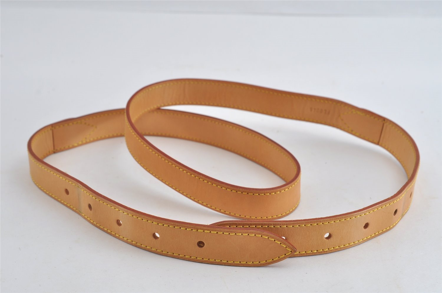 Authentic Louis Vuitton Leather Shoulder Strap Beige 49.6