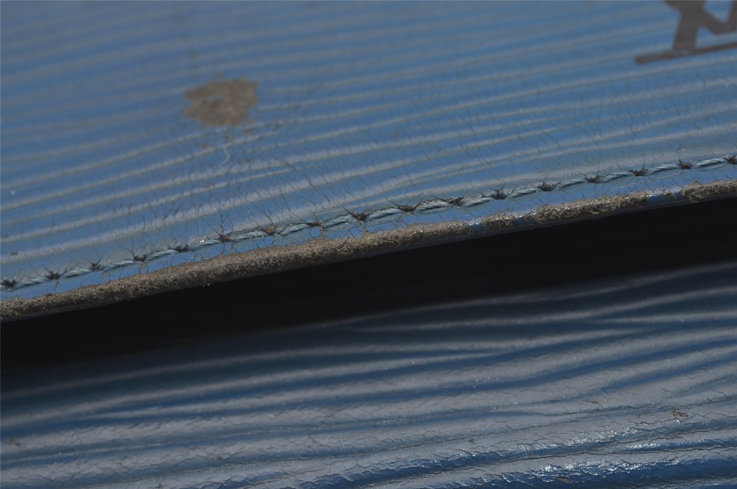 Authentic Louis Vuitton Epi Multicles 6 Key Case Blue M63815 LV 2884I